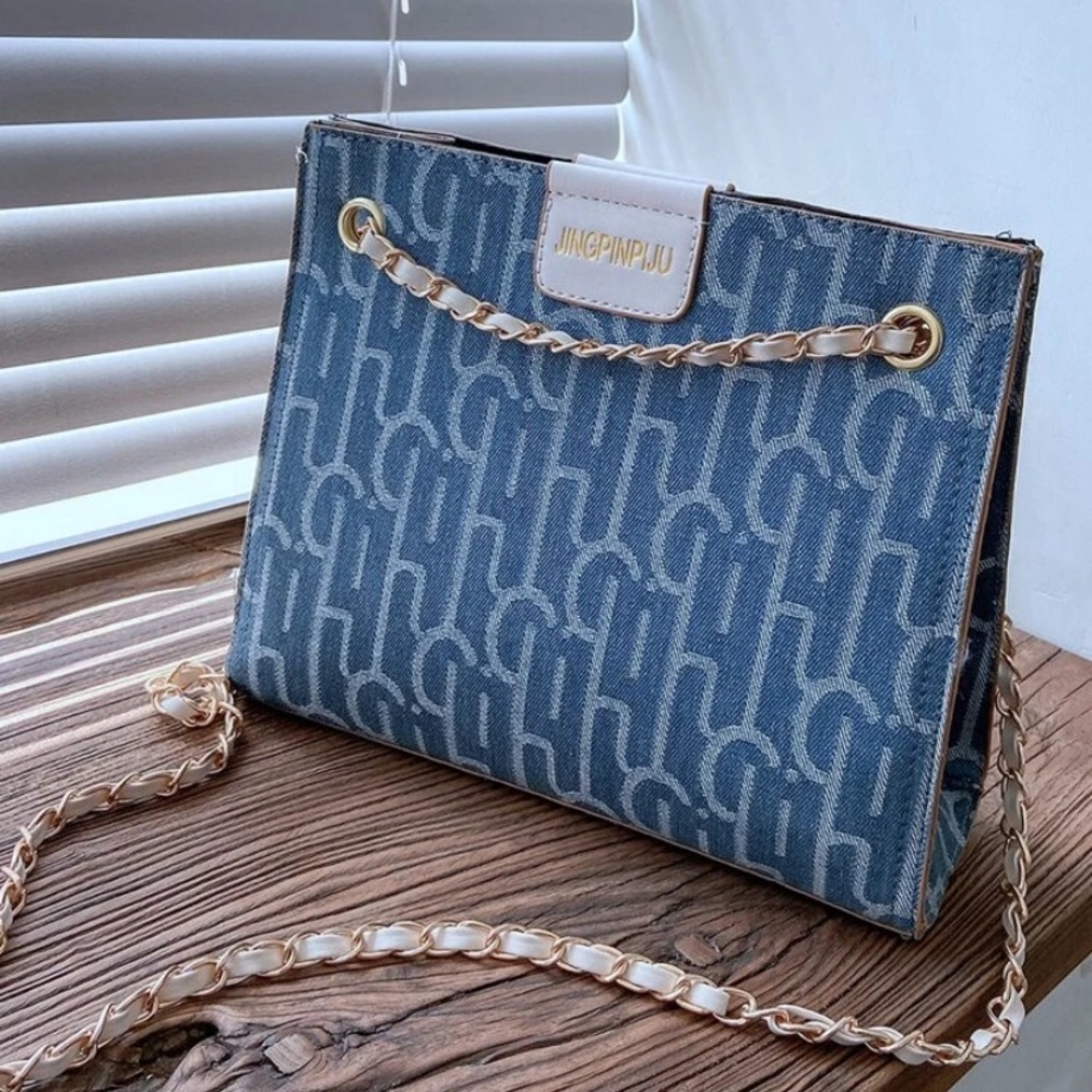 🆕 Denim Chain Purse - Picture 2 of 3